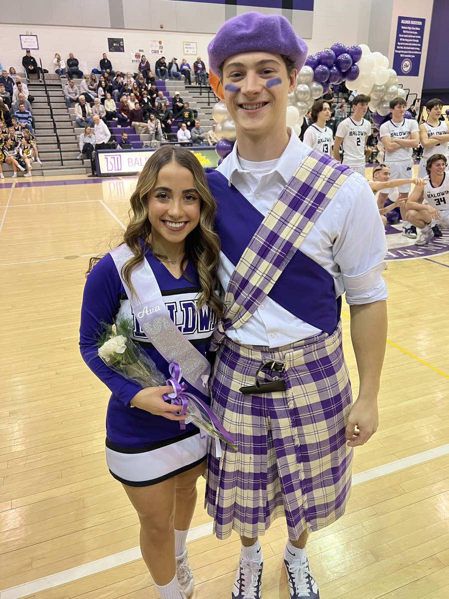 The best SENIOR night &amp; a BIG WIN! 🏀👏🏻

#RollLanders #playoffs #GoAllIn