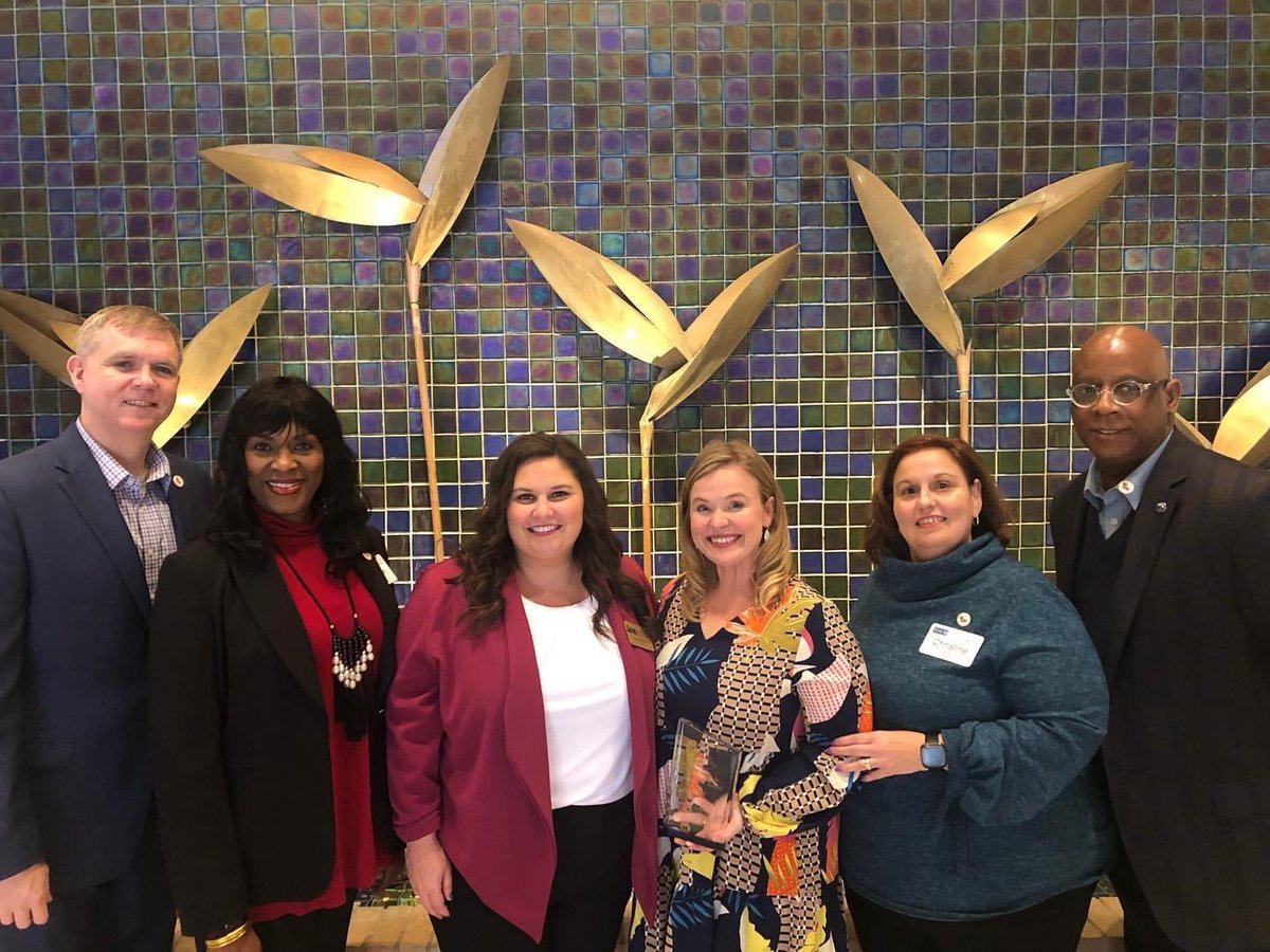 LASHRMDiv's tweet photo. Congratulations go to  @Loyola_NOLA @AmyLandry_ for the @LA_SHRM D&amp;I Award for your efforts in the Women's Leadership Academy! https://t.co/7BZ7Hw3RRu