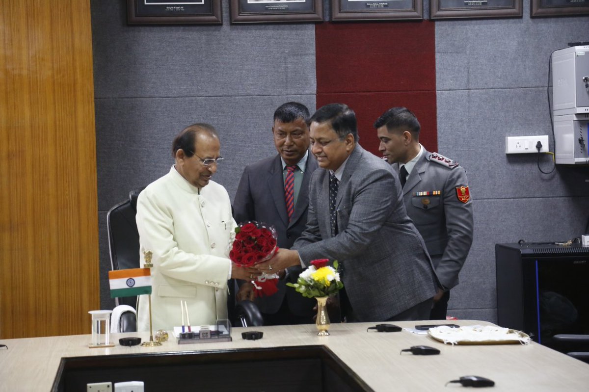 nss_rdguwahati's tweet photo. NSS Republic Day Contingent from North East met Hon'ble Governor of Assam Prof. Jagdish Mukhi at Governor House. Hon'ble Governor felicitated, interacted &amp; gave blessings to NSS volunteers. @_NSSIndia @YASMinistry @pankajsinghips @ianuragthakur @himantabiswa @jagdishmukhi https://t.co/N3qtt6ppdi