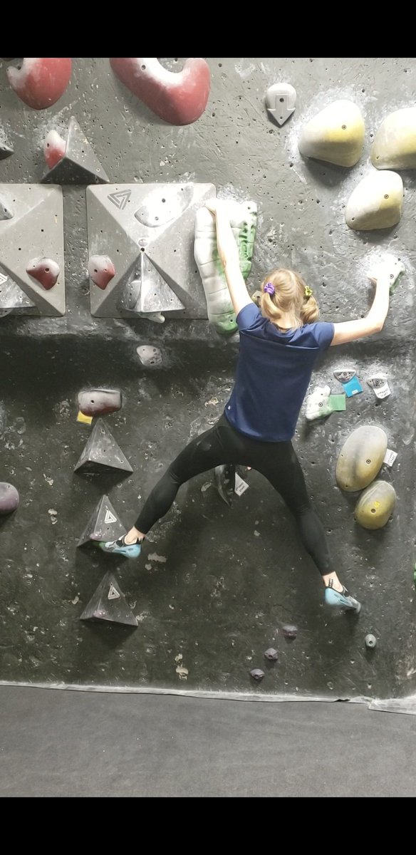 Gonna start a circle for climbing progress! Not too spammy, just 1-3 posts a week!

Comment if you wanna be yeeted in!!