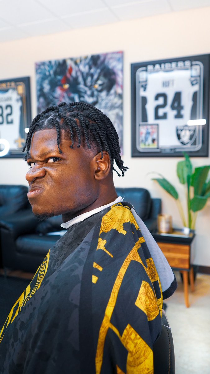 TreTheBarber's tweet image. My dawg #MoBamba like that!! 🤣🤘🏽#HookEm