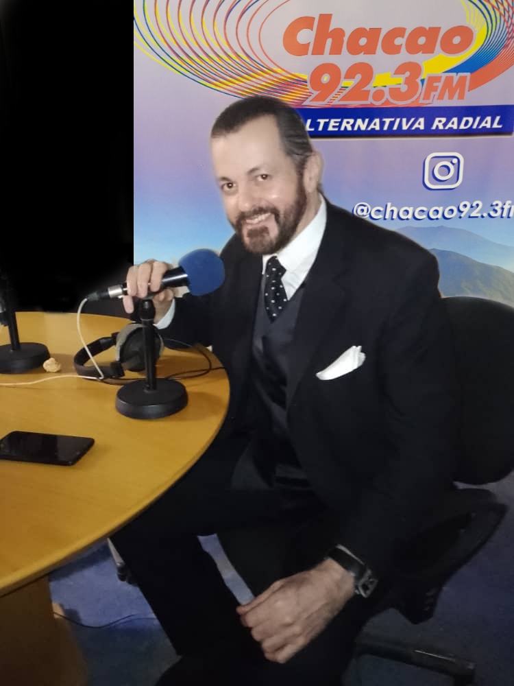 Abrazos en la distancia y en la inmensidad de la noche, queridos amigos. Recuerden escucharnos por este link: radiochacao923fm.com