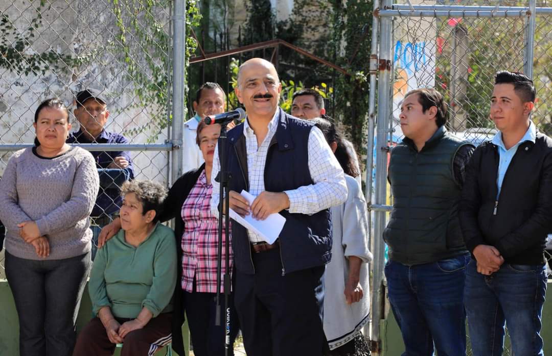 ahuedricardo's tweet photo. Hoy visitamos la localidad de San Antonio Paso del Toro, en la Congregación 6 de Enero, para supervisar una obra a punto de concluir, que consiste en más de 5 mil 400 m2 de pavimento de concreto asfáltico y casi un kilómetro de longitud. https://t.co/qB3EIl0HY4