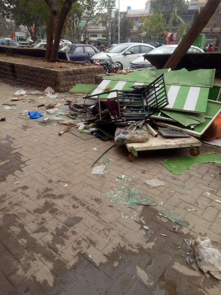 PakistanWeekly's tweet photo. Top story: @ImranKhanPTI: 'At a time of rising inflation &amp; unemployment this Imported Govt showed its callousness again by demolishing street vendor carts in Islamabad's I 10 sector provided by our Govt under Ehsaas Reh… https://t.co/TQXUHwNCPJ, see more https://t.co/hHvRgwPLvV
