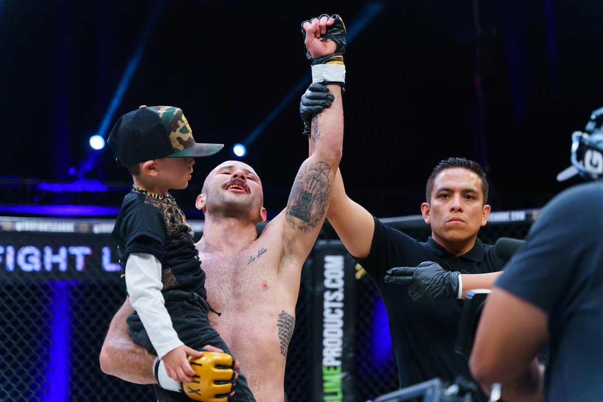 luxfightleague's tweet photo. El favorito local Luis Rey Gallegos le arrebató el invicto en la jaula de LUX al 'Bombardero' Cardozo en la estelar de #LUXChallenge en Monterrey 🇲🇽
🔴 Sigue #LUX030 en vivo aquí 👇
🇲🇽 México & Latam: Star+
🇺🇸 USA: App Fox Deportes
🌍 Worldwide: UFC Fight Pass
#LUXFightLeague https://t.co/daUBPuDACz
