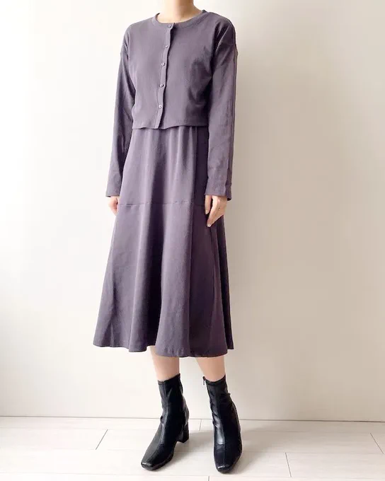 【GU新作】着回しの天才じゃん!スタイル盛れる「高見えワンピ」2点セットで2990円はお得すぎる! の「セットワンピース」がめっちゃオシャレ〜!カーディガンとワンピがセットになってるのそれぞれ単品でも使えるし、重ね着しても◎着回し力までバツグンです! 