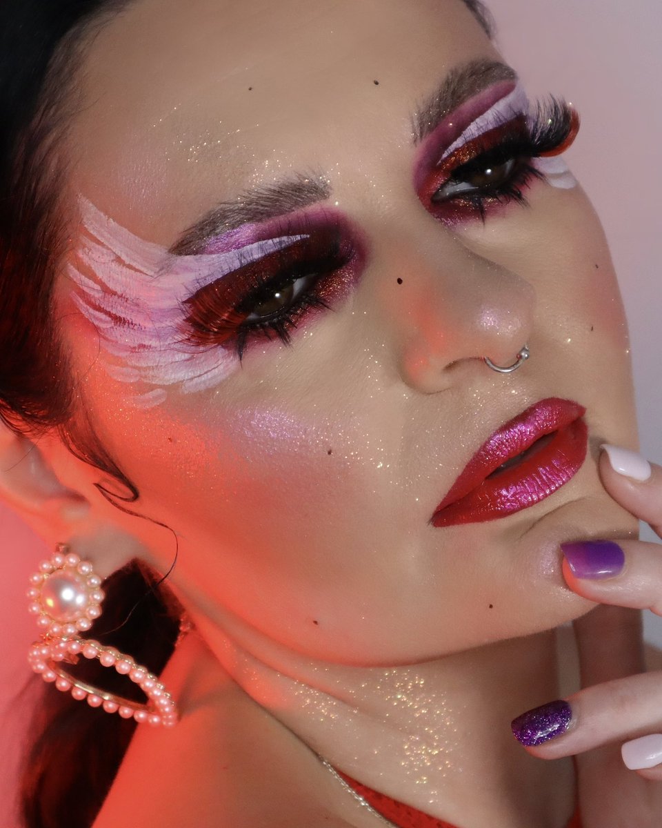 ❤️🕊️I WILL TREAT YOU WELL, MY SWEET ANGEL…🕊️❤️
<a href="/NomadMakeup/">Nomad Cosmetics</a> Verona &amp; Hudson Valley palettes
<a href="/mehronmakeup/">Mehron Makeup</a> white paradise paint 
<a href="/ABHcosmetics/">Anastasia Beverly Hills</a> Jolly glitter
#makeup
