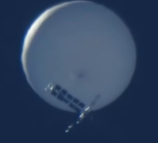 mrjeffu's tweet photo. A Chinese spy balloon over Japan? Back in 2020, a mysterious balloon appeared in the sky over northern Japan. This KHB news clip from the time notes that police and the self-defense forces were not sure where it came from and what it was doing. https://t.co/dJbz9HMYJS https://t.co/2mh70kqTwS
