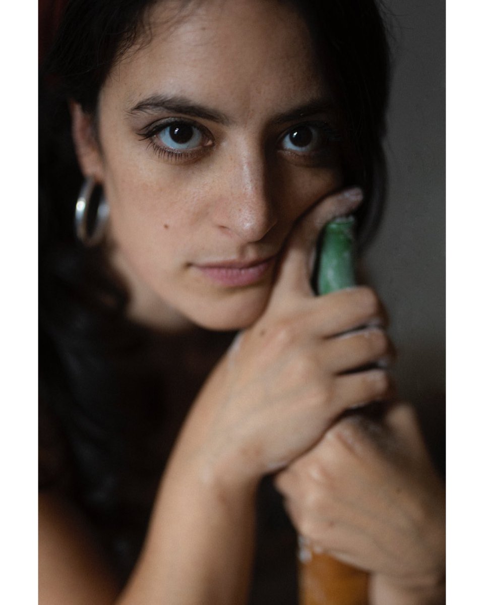 grshalan's tweet photo. When life gives you 🍋… Italiana triptych by @photoshurup ✨ #italiana #portraitphotography #portrait #nycportraits #italiangirl #italianfood #mediterraneankitchen #cooking #browneyes #brunette #cocina #vintagestyle #vintageitalia #nycphotographer #actor #storyteller https://t.co/x6YJkCpYui