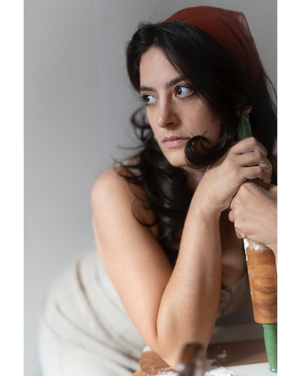 grshalan's tweet photo. When life gives you 🍋… Italiana triptych by @photoshurup ✨ #italiana #portraitphotography #portrait #nycportraits #italiangirl #italianfood #mediterraneankitchen #cooking #browneyes #brunette #cocina #vintagestyle #vintageitalia #nycphotographer #actor #storyteller https://t.co/x6YJkCpYui