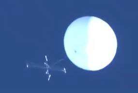 mrjeffu's tweet photo. A Chinese spy balloon over Japan? Back in 2020, a mysterious balloon appeared in the sky over northern Japan. This KHB news clip from the time notes that police and the self-defense forces were not sure where it came from and what it was doing. https://t.co/dJbz9HMYJS https://t.co/2mh70kqTwS