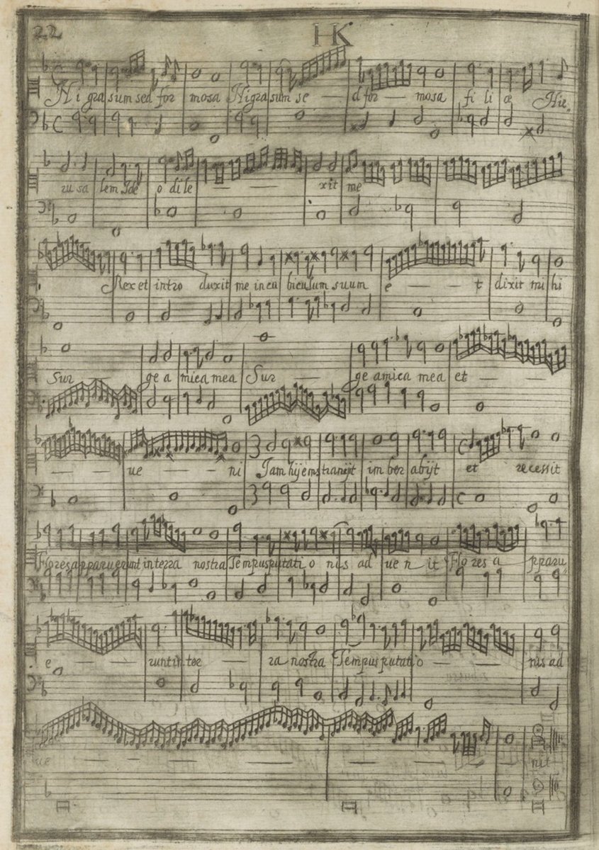 atake_muziek's tweet photo. 現在 #Kapsperger の《装飾が施された独唱宗教曲 第1集》(1612) の全曲演奏を進行中で、2/11 #建築と音楽 2/12 星誕音楽堂でも何曲か演奏します。歌にとても細かな、時にとても長いメリスマが付いていて、通奏低音はほぼ数字がないので和声の付け方を試みられています。
何とも不思議な宗教曲集です。 https://t.co/9yHYUdwJJj