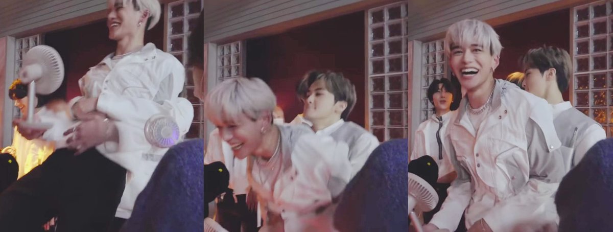 Xx444H's tweet photo. ทำไมอะผัวตัวเล็กกว่าก็ไม่ได้แปลว่าอุ้มเมียไม่ไหวนะ! #markcas https://t.co/r1vDjFdU2c