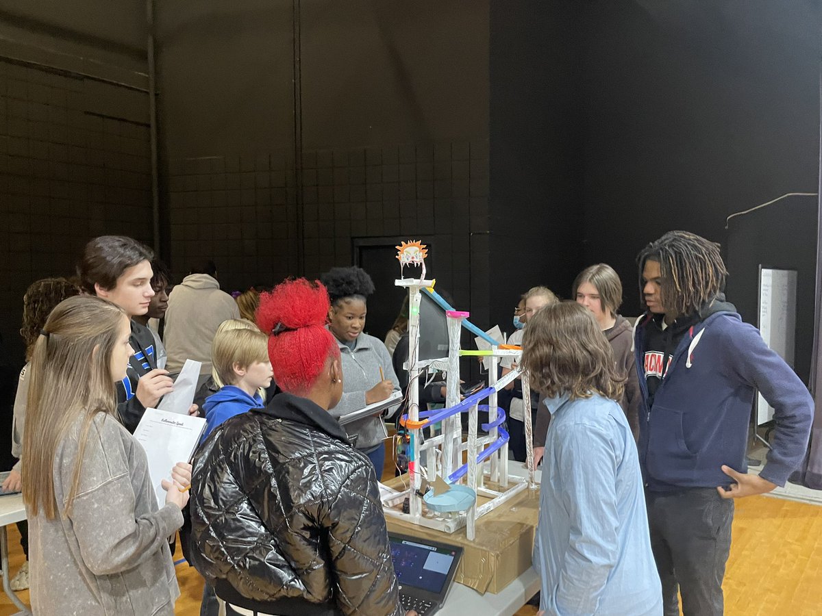 Emily Reynolds tweet media