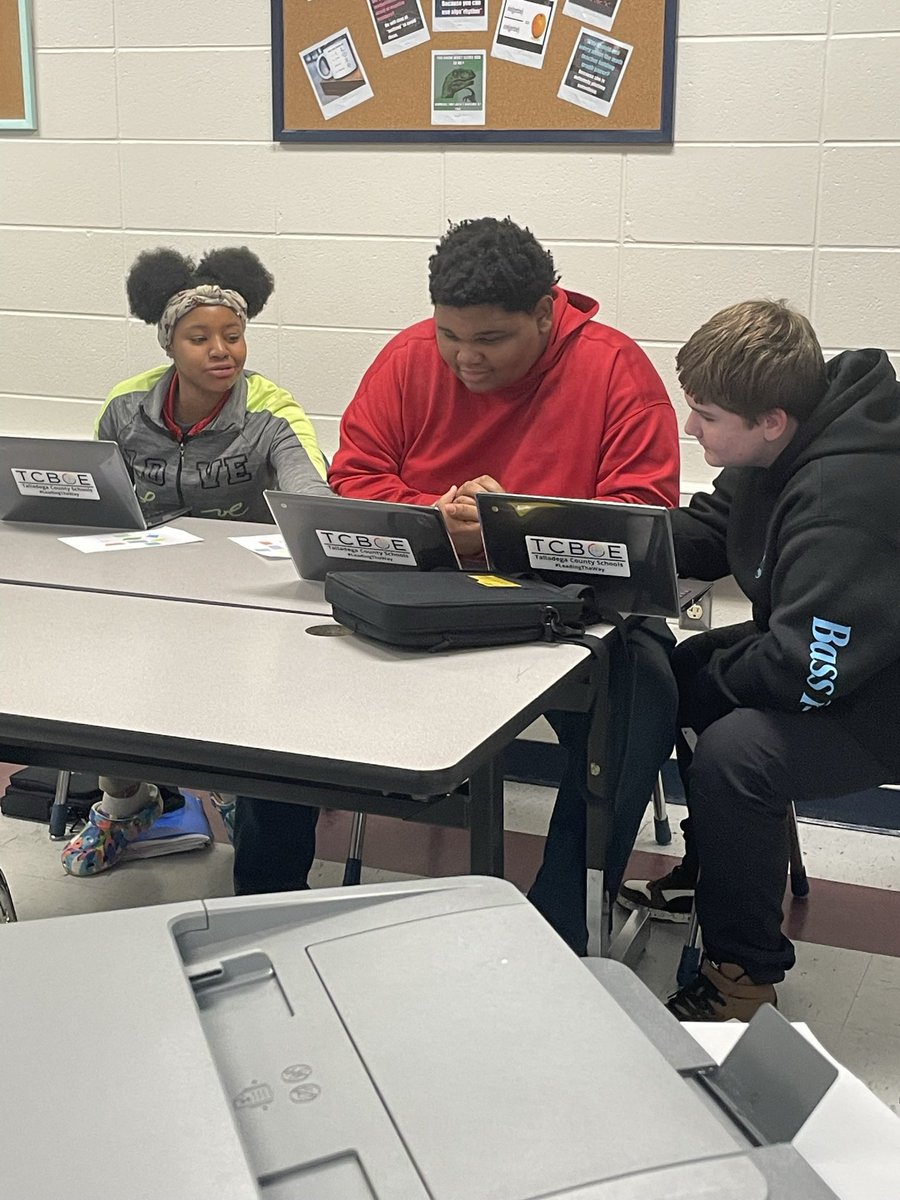 Emily Reynolds tweet media