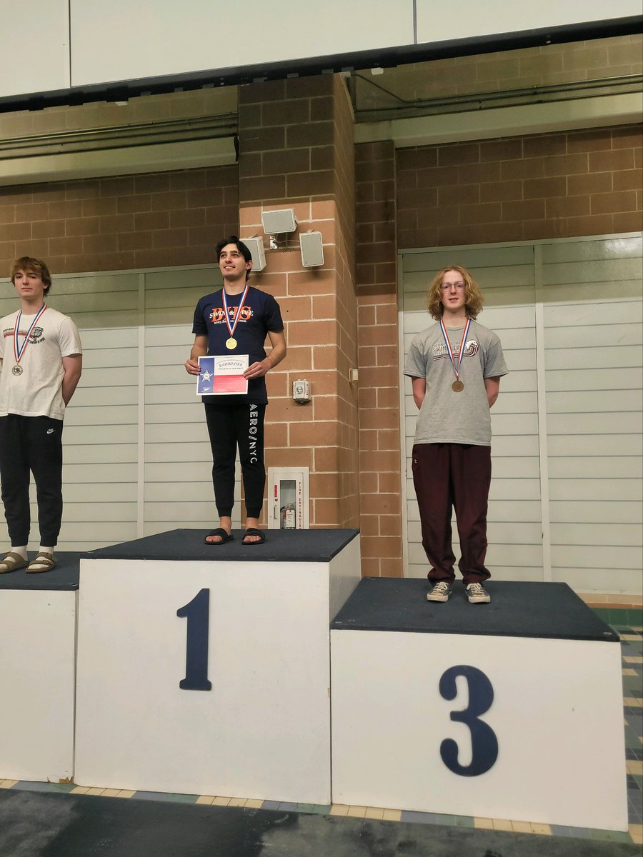 BHSAquatics's tweet image. Region VII Diving Champion Eván!! 
Next stop STATE 
@geriberger08 @BroncosBrandeis @CBruce_Sr