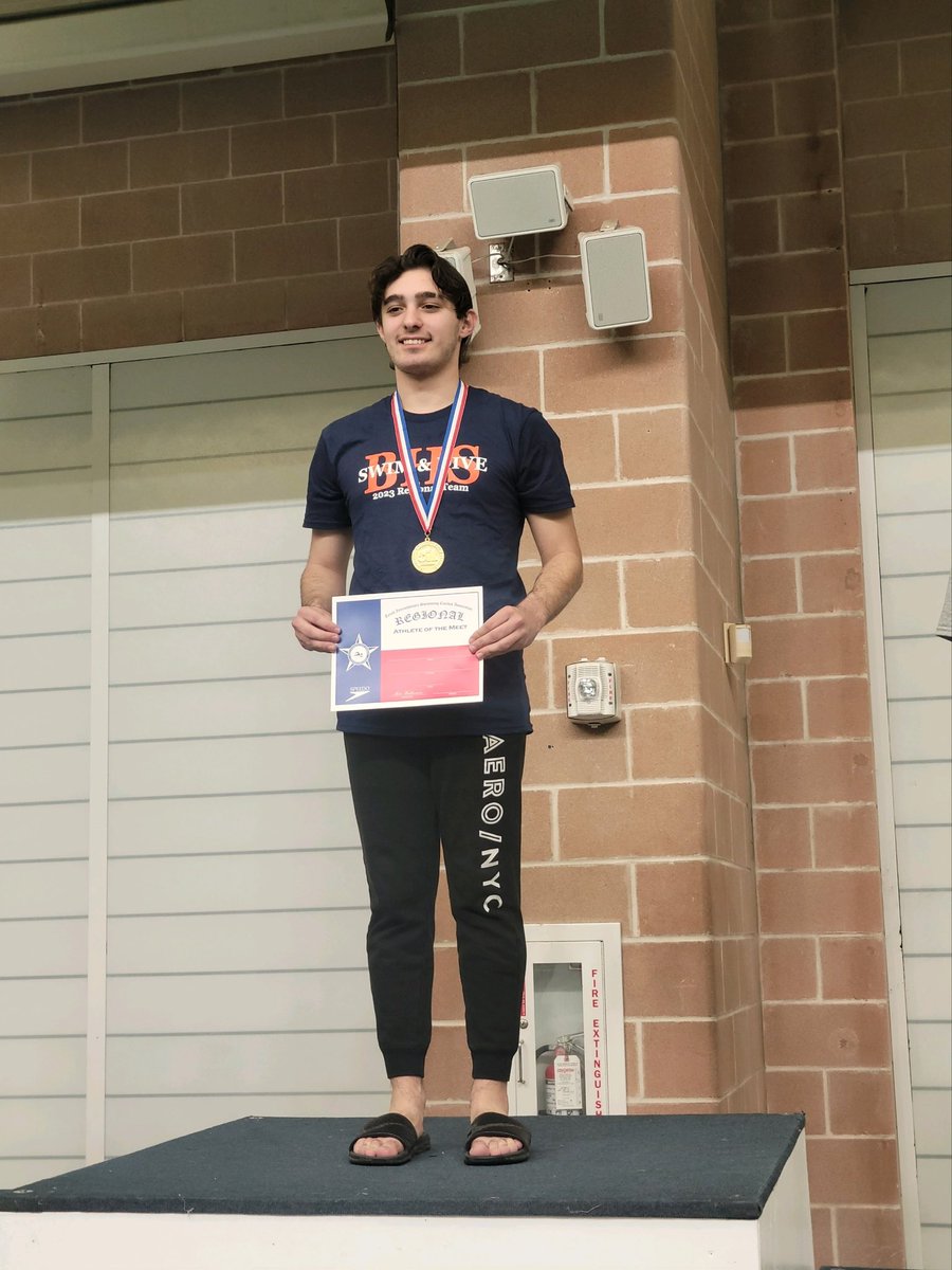 BHSAquatics's tweet image. Region VII Diving Champion Eván!! 
Next stop STATE 
@geriberger08 @BroncosBrandeis @CBruce_Sr