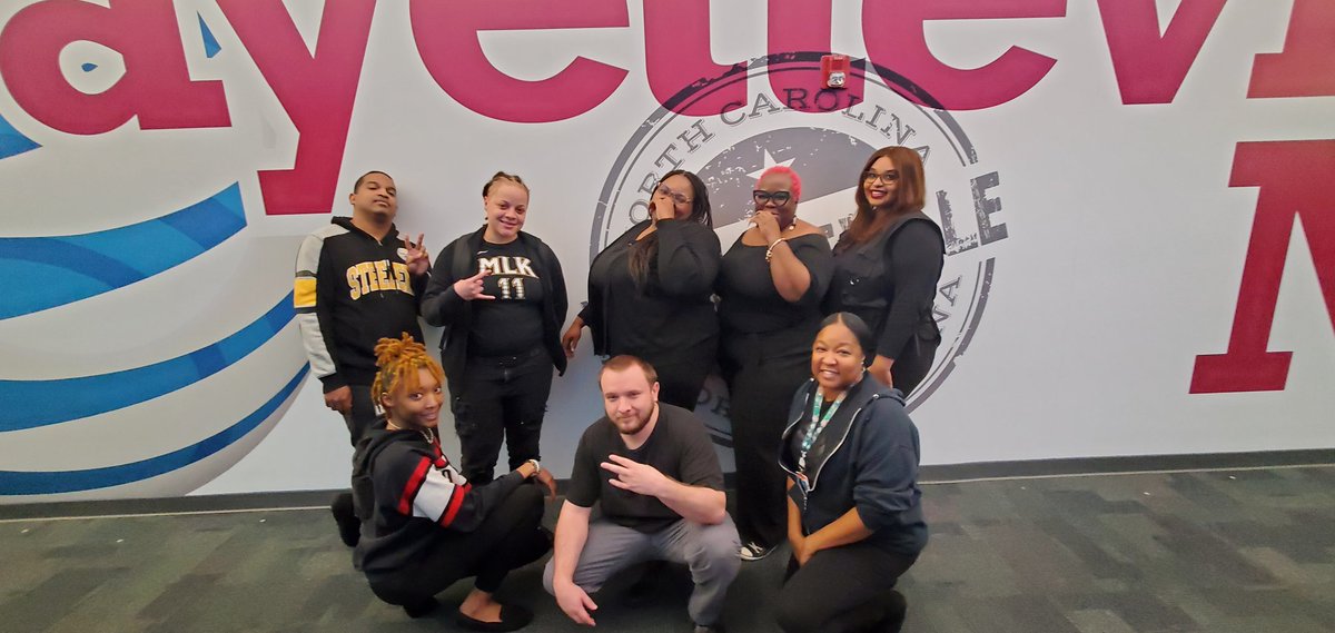 #funatwork #teamcolorblack #lifeatatt #rushhour #smithstarzz #Nacculture <a href="/RushedaAlexis/">Rusheda Campbell-Alexis</a> <a href="/FAYCallCenter/">Team Fayetteville</a>
