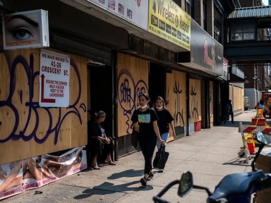 MetroManhattan's tweet photo. 2023 could see landlord defaults rise in NYC commercial real estate. As $16B in loans mature in an uncertain economic climate, tenants must brace for impact. Stay informed and understand the potential consequences for your tenancy. #LandlordDefaults #CommercialRealEstate #NYC https://t.co/ZUazaZJg8J