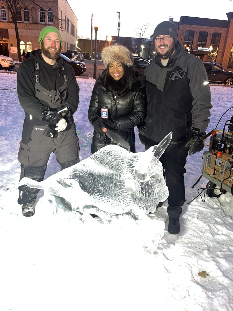 I may have found my favorite ice sculpture 😉🦬…

Ben, awesome work. Congrats to the <a href="/plymouthice/">Plymouth Ice Festival</a> on a fantastic year 41!