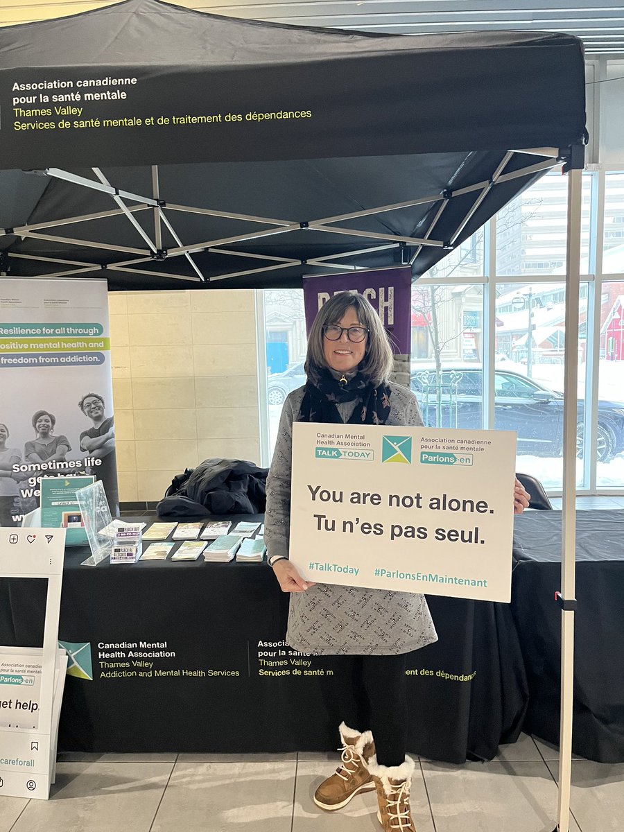 AccesFranco's tweet photo. L’@cmha_tv est au match des @LondonKnights ce soir.
C’est l’occasion de leur parler et en apprendre plus sur leurs services.
#ParlonsEnMaintenant  #vivreenfrançais #Lndont https://t.co/U5Sn21Vati