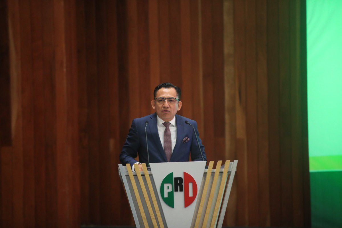 lazarojimeneza's tweet photo. Las y los mexiquenses vamos enfrentar una batalla electoral con nuevos ojos, nuevas herramientas y con valentía; bajo las indicaciones de nuestro presidente @alitomorenoc, llevamos a cabo el Diplomado en liderazgo y formación política de alto rendimiento, https://t.co/B8xRXyjhbw