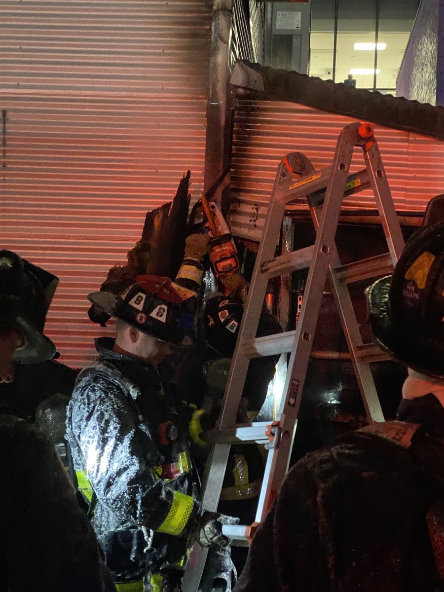 BostonFire's tweet photo. No injuries to report , companies starting to make up . The BFD-FIU is on scene to determine the cause of the fire. The water is freezing on contact with the Firefighters Bunker Gear. https://t.co/XRv7FaCNec