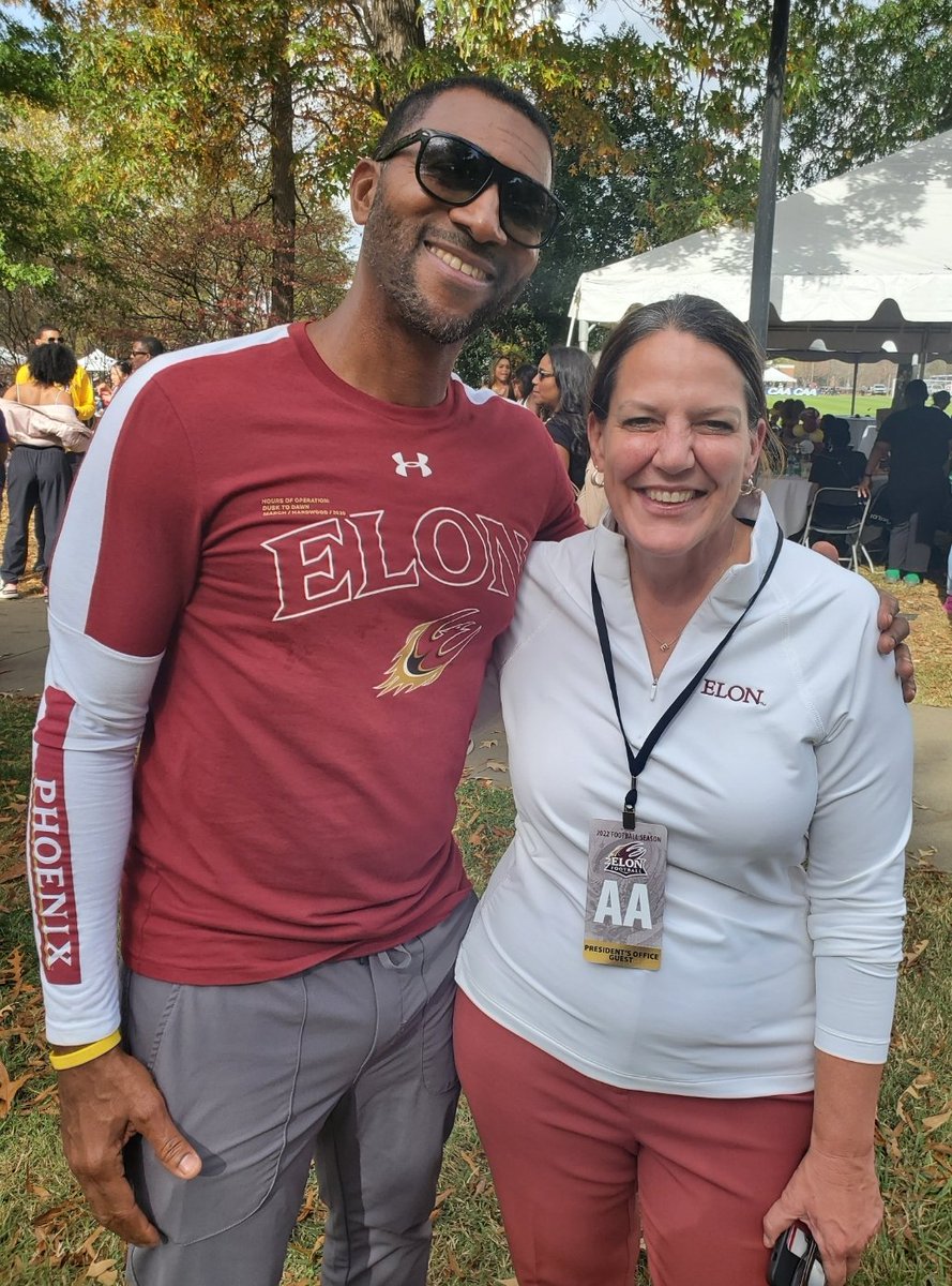 loganjsoccer13's tweet photo. So proud of my dad for being recognized for his Waynesboro High accomplishments in The Valley!! And for the amount of time he continues to give back to @elon @ElonBlackAlumni @elonalumni. I love that's he's my DAD!!

@ElonMBasketball https://t.co/xjO00PtRDo