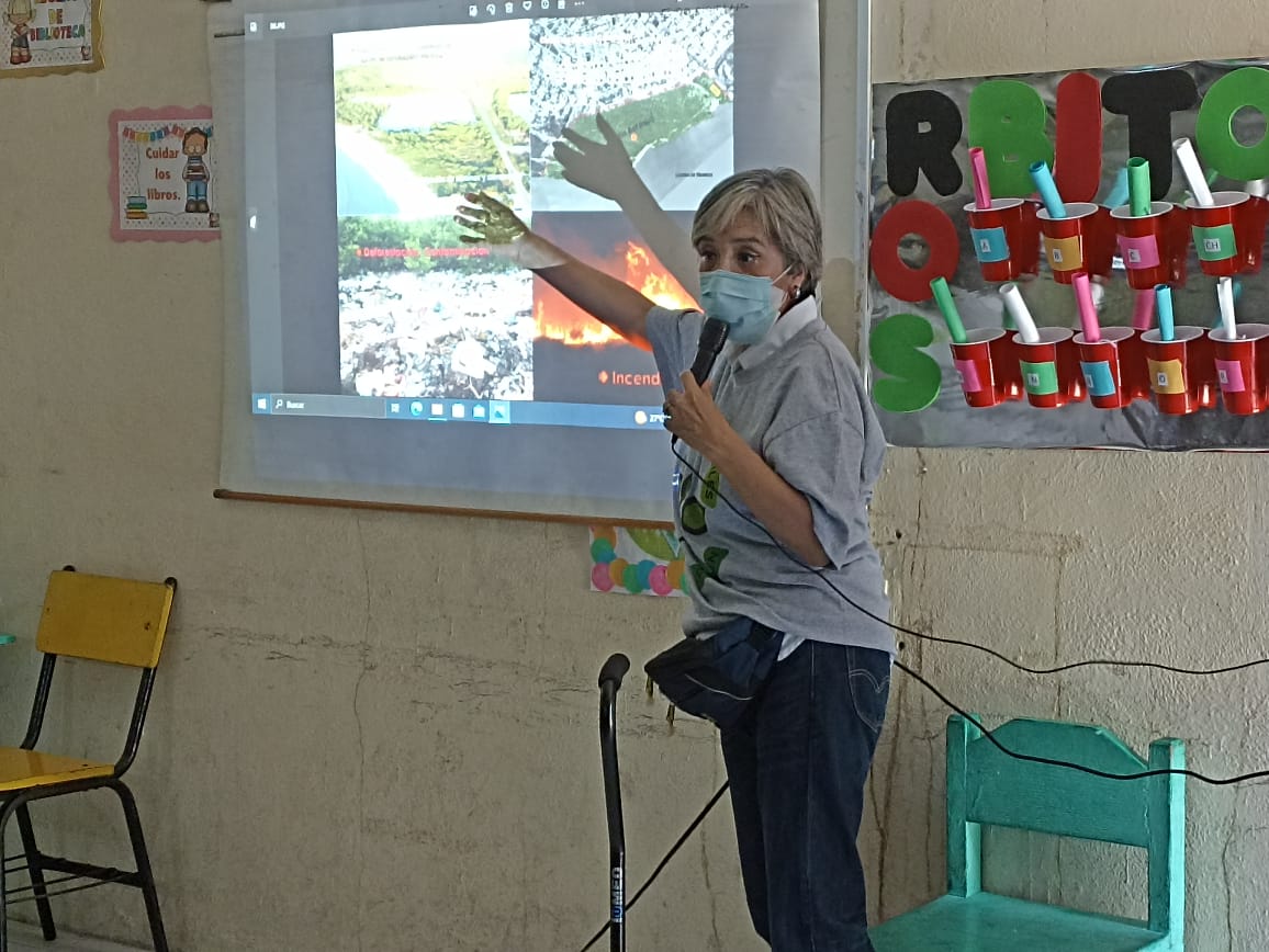 UNACAR's tweet image. Mtra. Esthela Endañú Huerta, docente del Jardín Botánico Regional Carmen de @UNACAR, impartió la charla "Los #manglares y su importancia" dirigida a niños de la Escuela Primaria Lucila Alayola Laura.
La invitación fue realizada por la @CONANP_mx  por el #DíaMundialDeLosHumedales