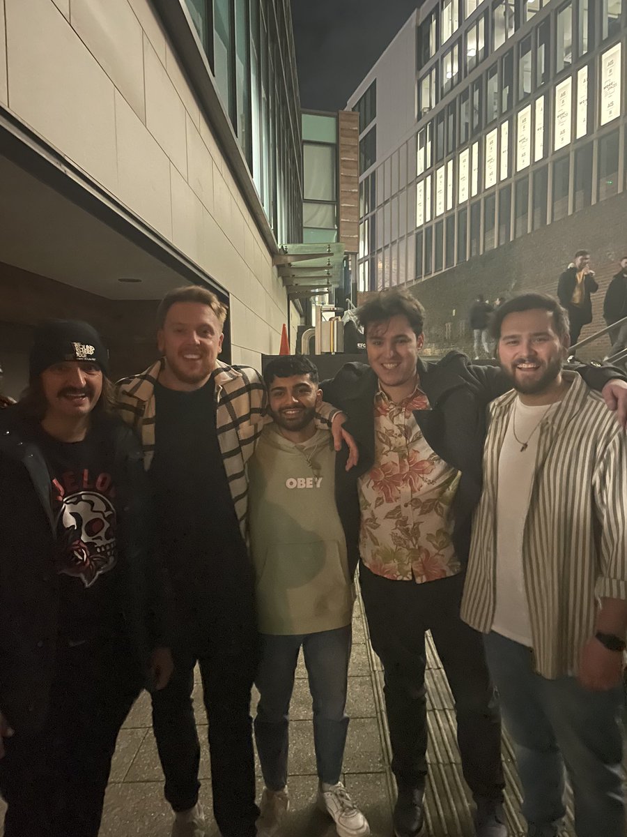 GabeJamesGreen's tweet photo. Glad to meet the @JaacksHappyHour boys today. Brief but lovely. Great show and top lads. Especially @RobbieKnox and his skirt 💛 🇳🇺 https://t.co/Z1sF7zBzfl