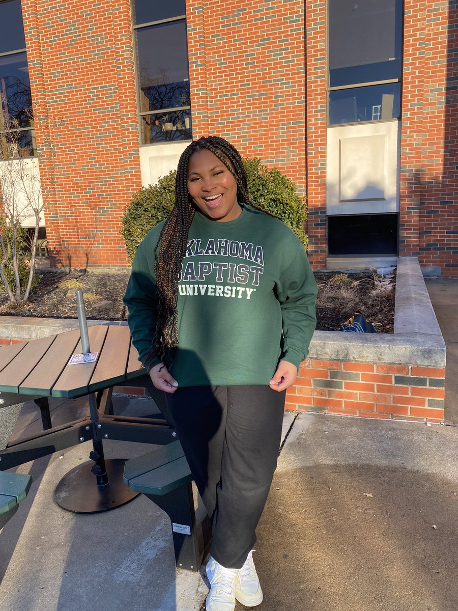 chellerecruit35's tweet photo. So excited to announce my commitment! #Bisonhill 💚 @OPF05MELSON @OBU_Softball https://t.co/LnCGP6ImBU