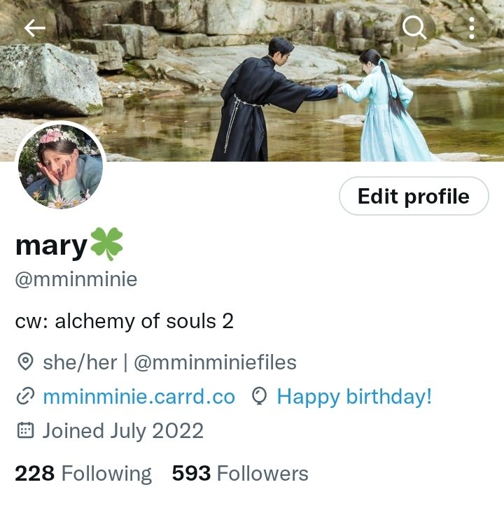 mminminie's tweet photo. twitter didn't give me balloons 😾🎂 https://t.co/58ePrgvEss