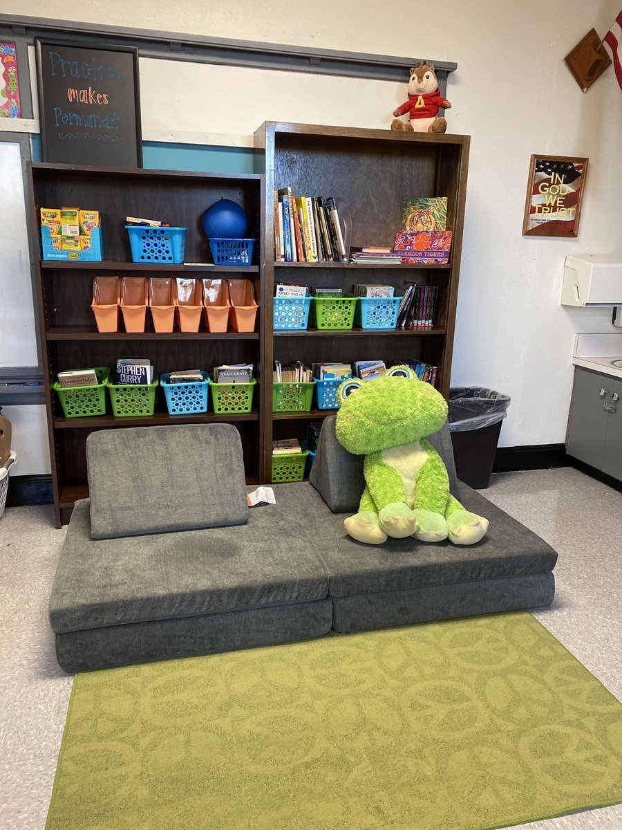 ruthannc223's tweet photo. Thank you @nuggetcomfort and ‘The More You Nugget’ program for gifting my classroom with our very own Nugget! @BurkeCoSchools @mull_elementary https://t.co/vF4l4PZye5