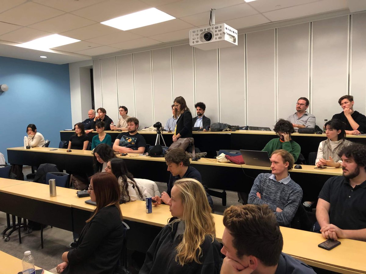 JeunesBQ's tweet photo. Jeudi soir a eu lieu notre conférence sur le lien entre nationalisme et environnement, au Québec!
Merci à Marie-Christine Lamontagne et Christopher Massé pour leur présence à cette conférence à l'Université de Montréal ! 💚⚜️💚
#polqc #bloc #nationalisme #environnement #fjbq https://t.co/N3WhVNrTPZ