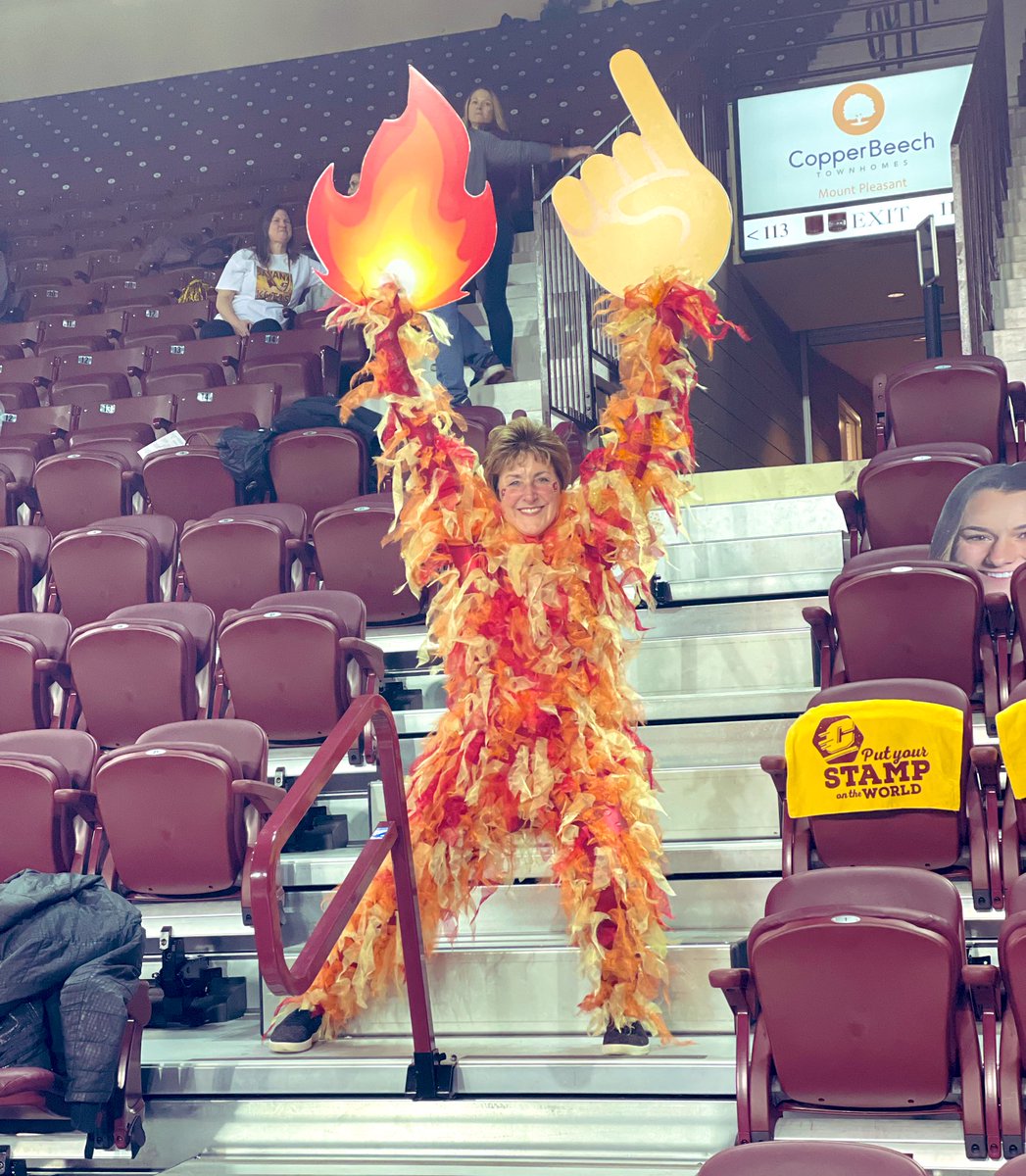 AdamJaksa's tweet photo. The most dedicated @CMUAthletics fan I’ve ever seen! 🔥👆🏼

Simply amazing. https://t.co/f3vTV4Z26h