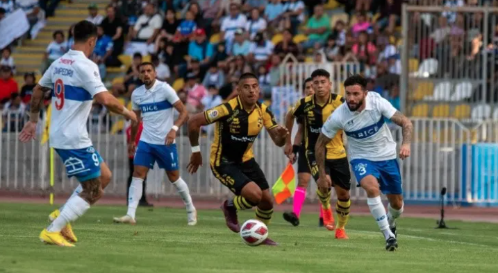 rumbo_deportivo's tweet photo. PRIMERA | Coquimbo congeló el arranque perfecto de la UC ➡️ https://t.co/KfR4uZFnD5 https://t.co/OxYtta1BFQ