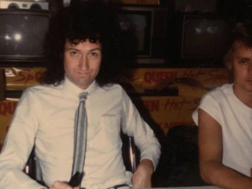 not roger just standing there 😭