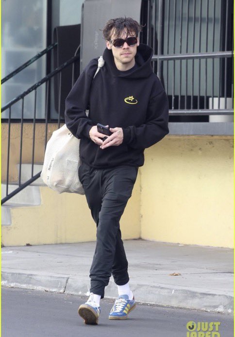 HarryNiallMedia's tweet photo. Harry Styles in LA today! https://t.co/4g2FY2AjMh
