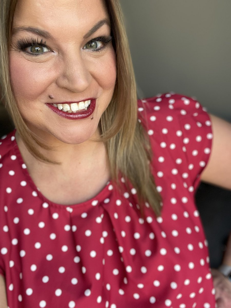 kaylathomasoma's tweet photo. I waited until after I got my hair done to post my #WearRedDay picture! Because heart health is important and so is gray coverage.
#goredNE #BeTheBeat #hearthealth #HeartMonth https://t.co/vhunuNSugX