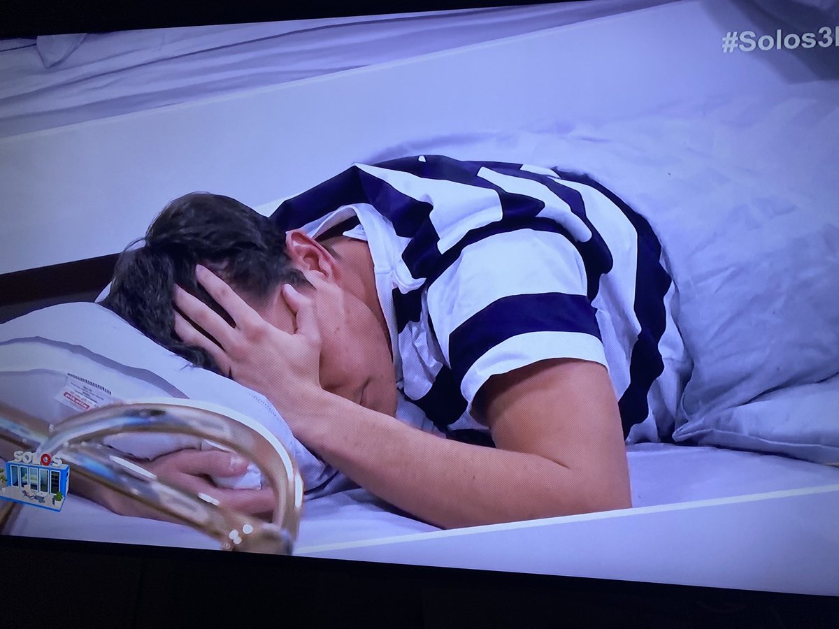 gusy1182's tweet photo. Javi está intentando relativizar… espero que se relaje ala pues nada Mario con los ojos abiertos y el otro en el limbo #Solos3F https://t.co/fhmBmoOklu