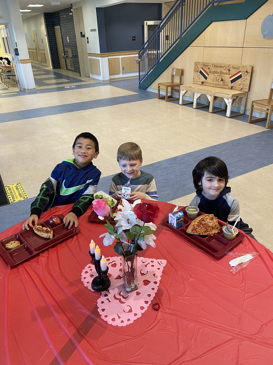 DPSAveryES's tweet photo. Our 1st- and 4th-graders have a weekly raffle at lunch to see who’ll get to invite classmates to enjoy a “fancy” lunch with them on Friday. Arthur, Luisa and Brooklyn hosted this week! 

Ms. Chaboudy sure knows how to decorate a table!!!

@DedhamSchools #Dedham #AveryPOTD https://t.co/izZNpLFiS8