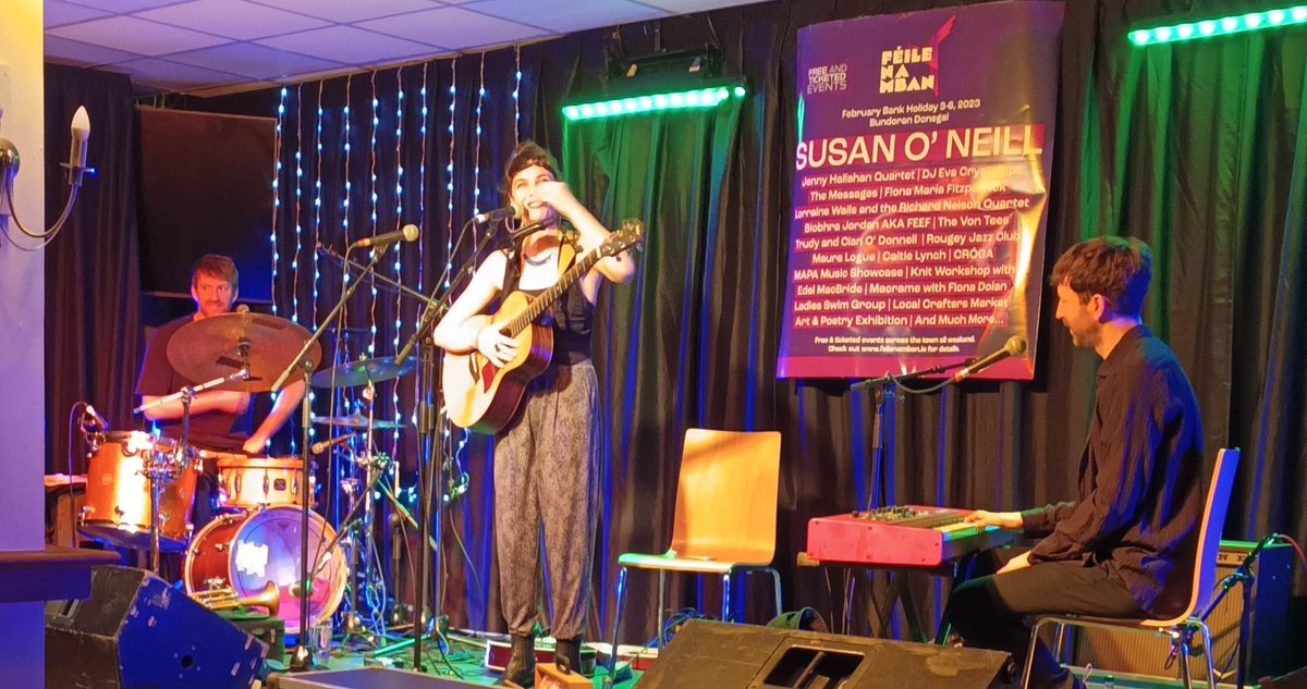 Paddyrun1's tweet photo. @SoundsofSON @feilenamban @DscoverBundoran @Apartotel Great start to @feilenamban in Bundoran this evening with a stunning performance from @SoundsofSON and her band - absolutely brilliant. https://t.co/lKkRdk9XJE