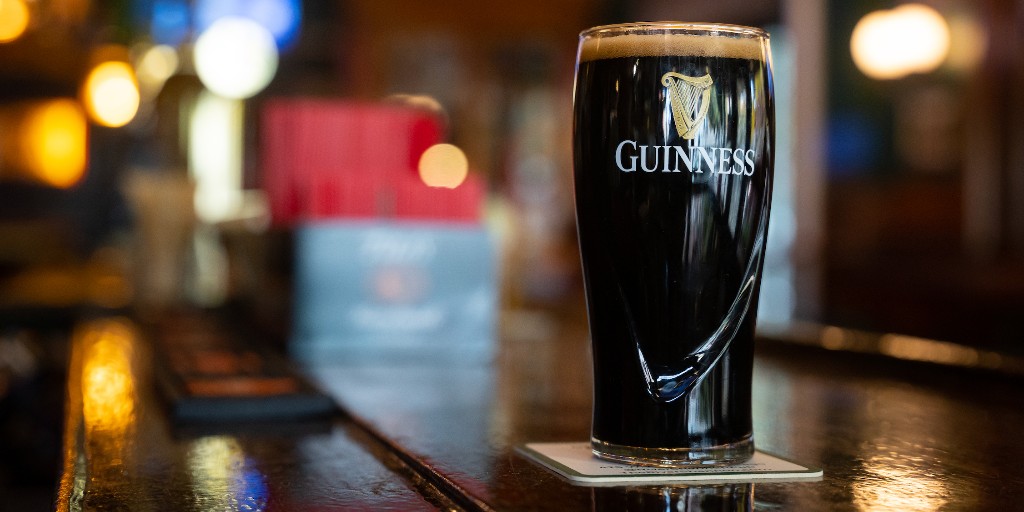 The perfect ☘ pint does exist 
#RiverShannonPub #RiverShannon #ChicagoBars #ChicagoPub #LMGChicago #Pub #Chicago #LincolnPark #Guinness #GuinnessBeer #Beer #Do312 #Stout #DoChicago #Friday #FridayFeels #FridayVibes #GuinnessTime #GuinnessStout #DogFriendly #Dog #Irish #IrishPub