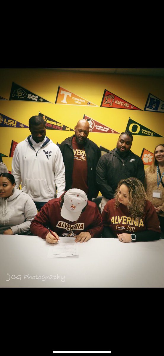 AnthonyJRoman23's tweet photo. Signing Day . . . https://t.co/orw4DSgF6h