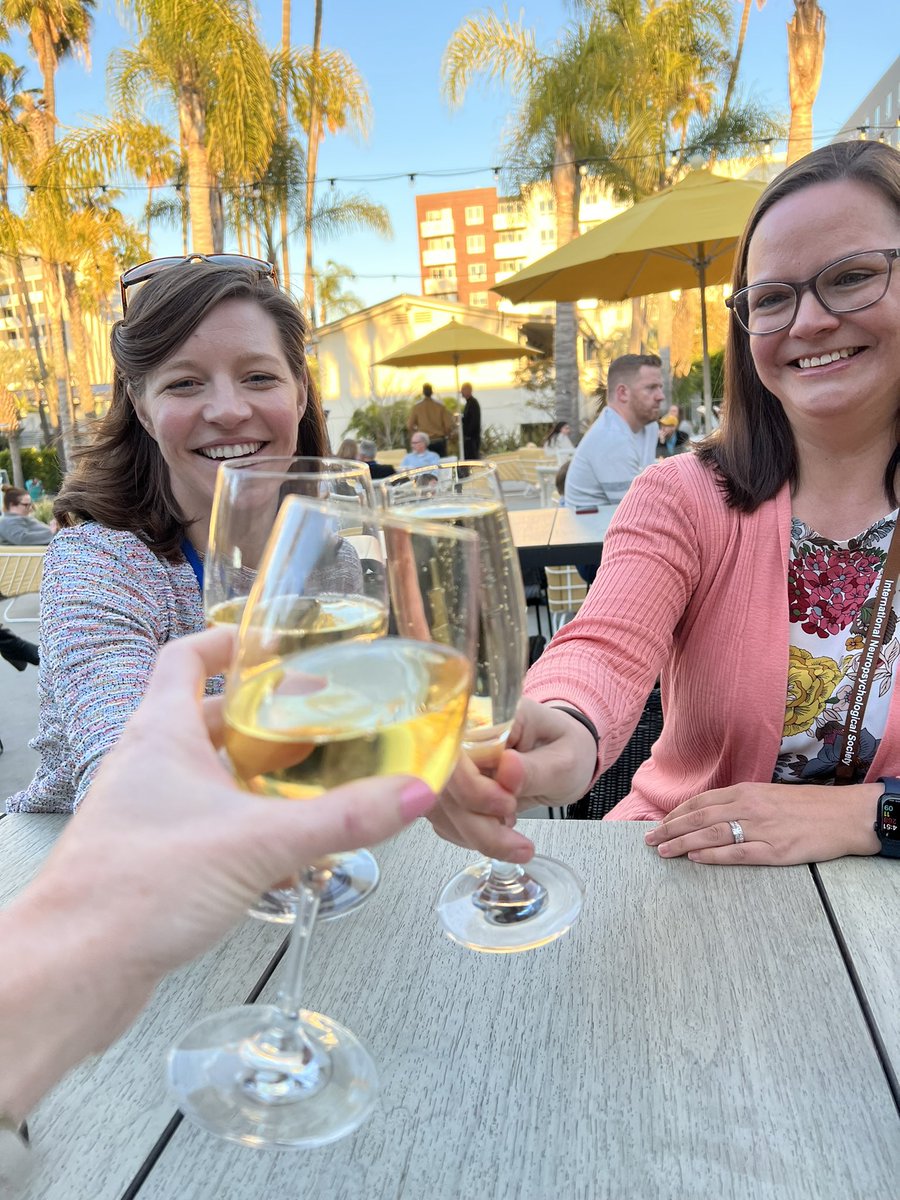 DrKellyWolfe's tweet photo. The best part of #INS2023inSanDiego is reuniting with friends and colleagues! ☀️🥂🧠 @HoskinsonKr https://t.co/xtLjwX6G1n