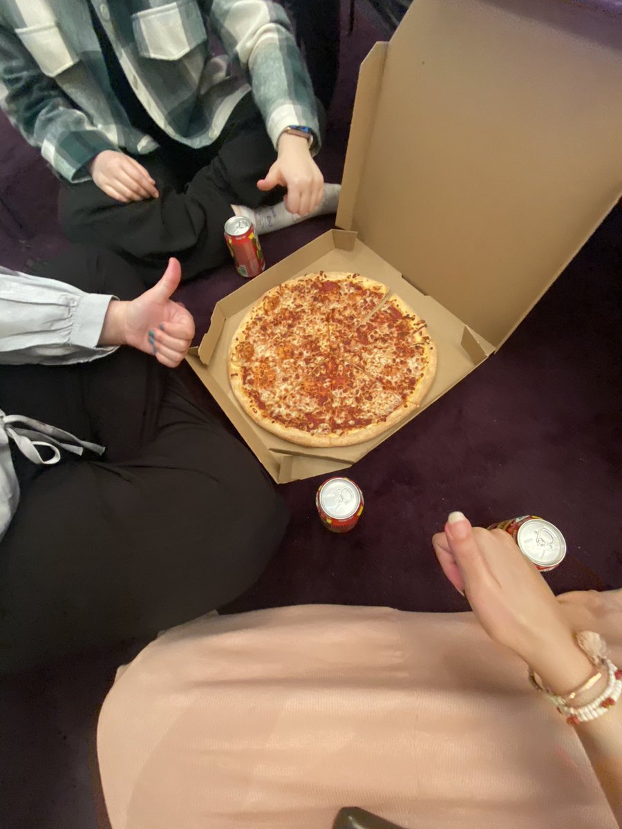 yoleow's tweet photo. My favorite day with my best ppl🫶🏻🥺🤍! https://t.co/bODUE1n8yE