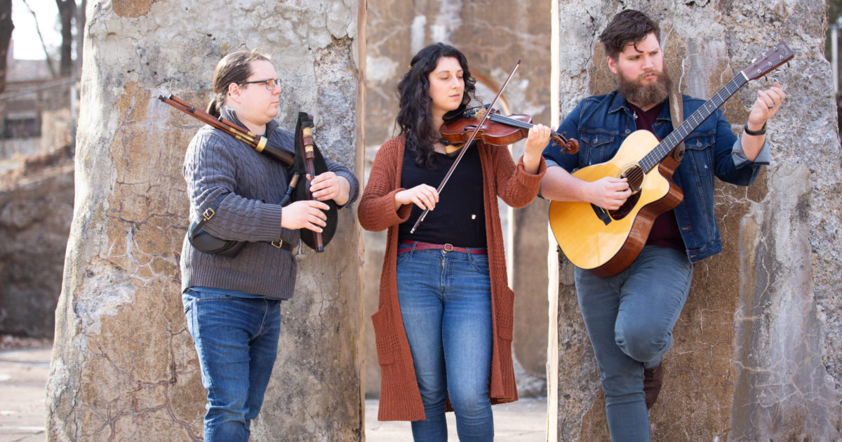 DigDeepBrewing's tweet image. Based out of the Lehigh Valley in Pennsylvania, Fig for a Kiss is an acoustic, Irish folk band with a unique blend of Celtic and contemporary influences. Starts at 7:30
Bring your friends, warm your bones, and drink a pint tonight!