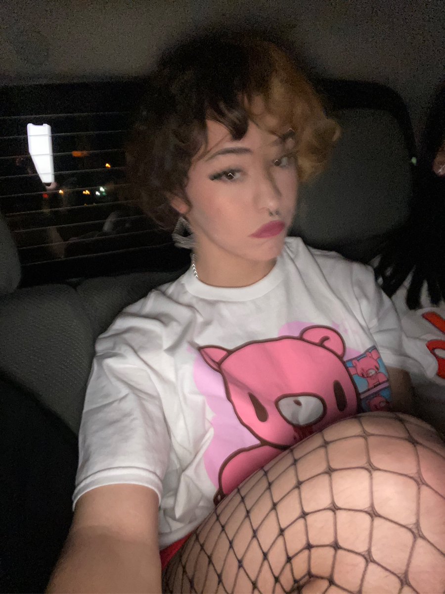 ballzmeowlol's tweet photo. retweet if you think i’m cute 🎀 https://t.co/b65bJ5njrR