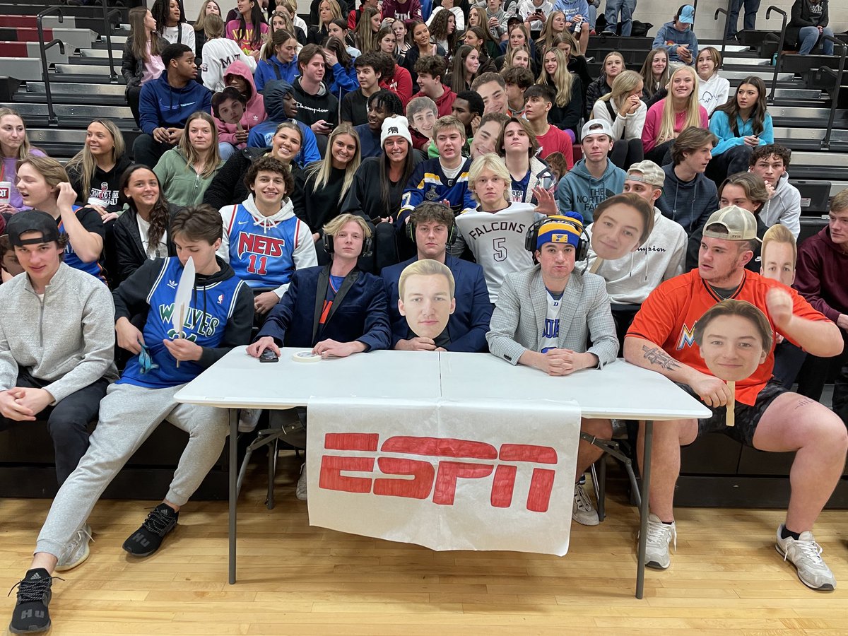 The 026 pulling out the ESPN table special for Senior Night!
⁦<a href="/RSHSFalconHoops/">Summit Men's Hoops</a>⁩
