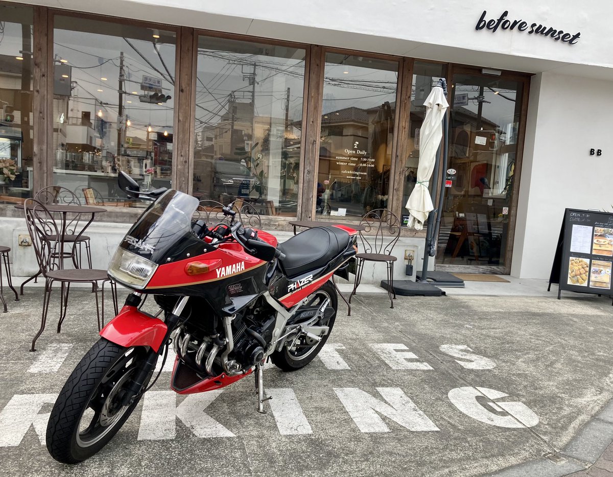 RonysGarage's tweet image. 今朝の珈琲は葉山のカフェで

#YAMAHA
#フェーザー
#FZ250
#葉山